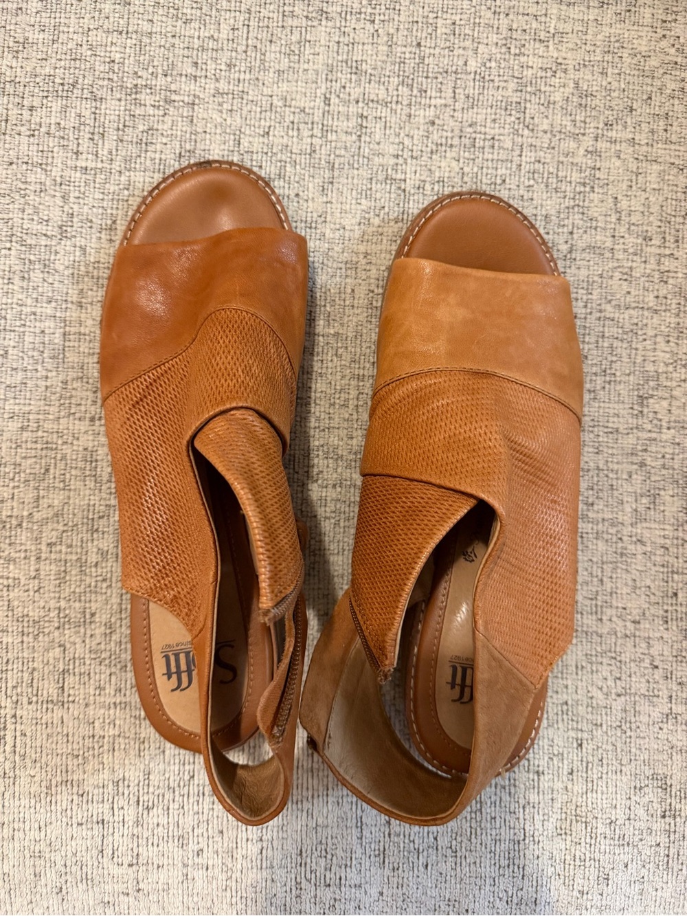 Sofft tan leather sandals size US 8 1/2 #leathersandals #comfort
